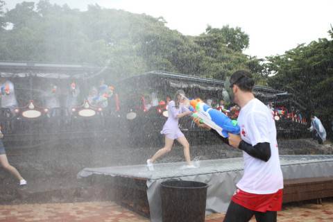 제주 자연 테마파크 에코랜드가 여름방학을 맞아 물총 배틀, 워터슬라이드 등 체험 콘텐츠를 선보인다. / 사진=에코랜드