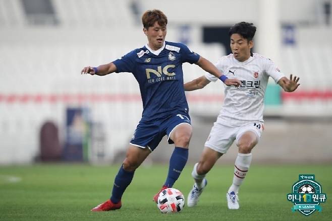제주 SK 정운(사진 오른쪽). 사진=한국프로축구연맹