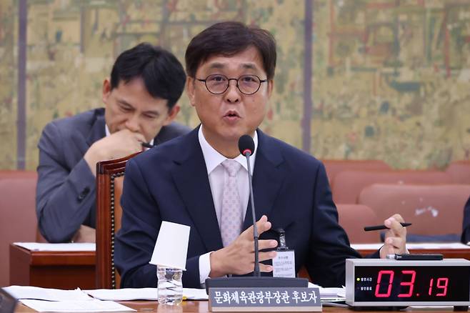 최휘영 문화체육관광부 장관 후보자가 29일 서울 여의도 국회 문화체육관광위원회에서 열린 인사청문회에 출석해 의원 질의에 답하고 있다.  / 사진  = 뉴스1