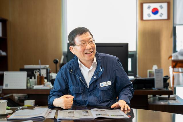 김경호 서울 광진구청장이 지난 24일 구청장실에서 문화일보와 인터뷰하며 올해 구정 역점사업에 대해 설명하고 있다.  광진구청 제공
