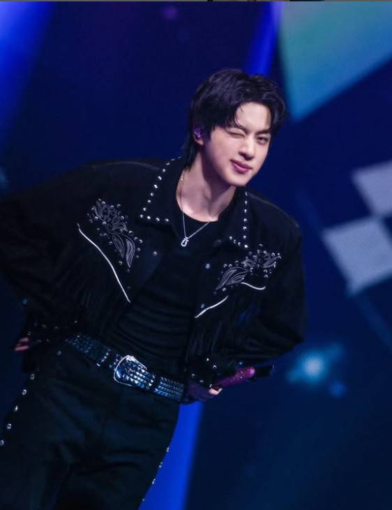 사진=방탄소년단 진 공식 계정