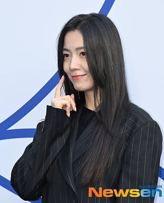 지난 2월 서울 DDP에서 열린 2025 F/W 서울패션위크에 참석해 포즈를 취한 류화영(뉴스엔DB)