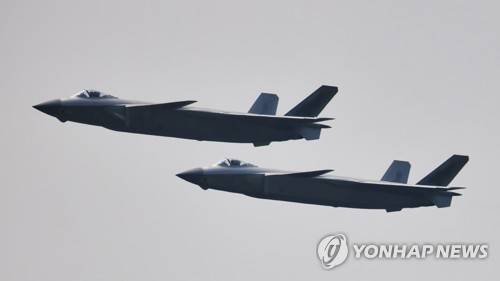 중국 에어쇼에서 선보인 J-20 전투기 모습 [EPA 연합뉴스 자료사진 재판매 및 DB 금지]