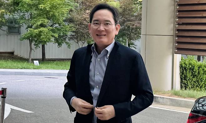 이재용 삼성전자 회장이 29일 강서구 서울김포비즈니스항공센터(SGBAC)를 통해 워싱턴으로 출국하고 있다. 연합뉴스