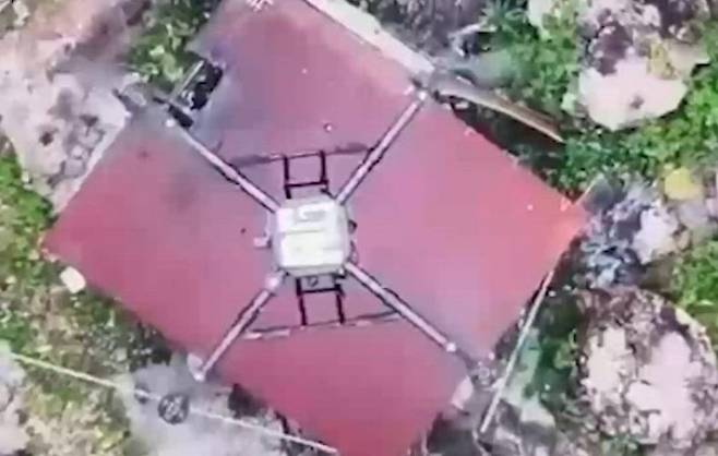 태군군이 드론을 사용해 폭탄을 떨어뜨리는 모습. 소셜미디어 캡처