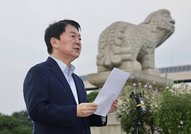 안철수 국민의힘 의원이 29일 오후 서울 여의도 국회에서 내란 특검 관련 및 당대표 출마 선언 기자회견을 하고 있다. 뉴시스