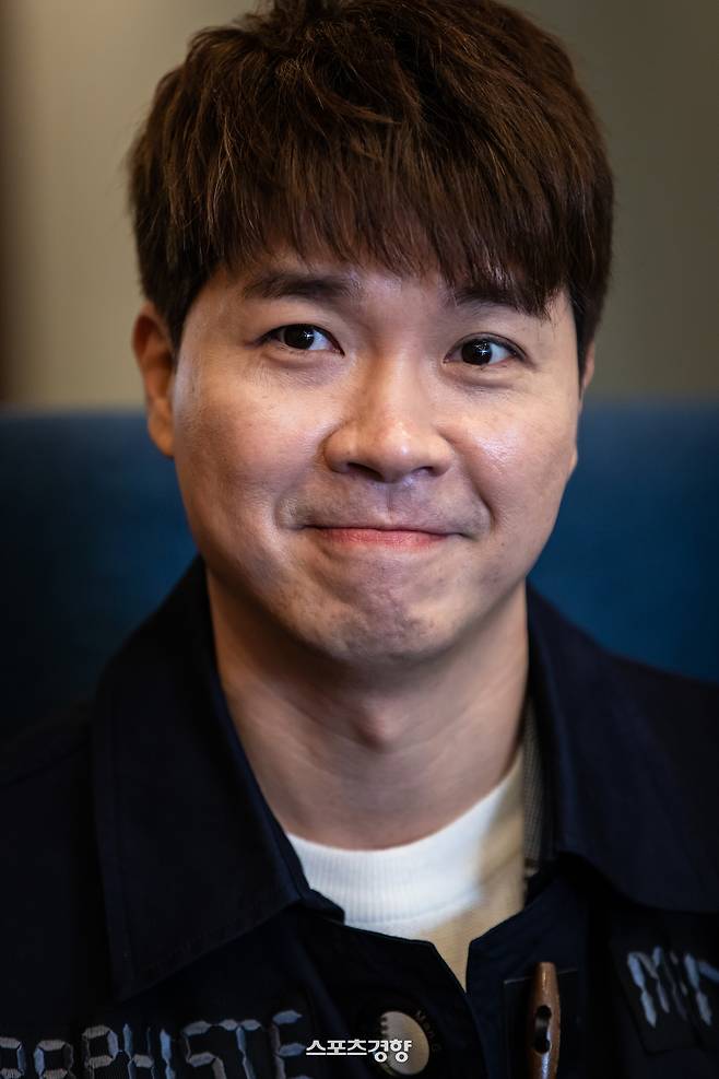 인터뷰하고 있는 방송인 박수홍. 사진 이선명 기자 57km@kyunghyag,com