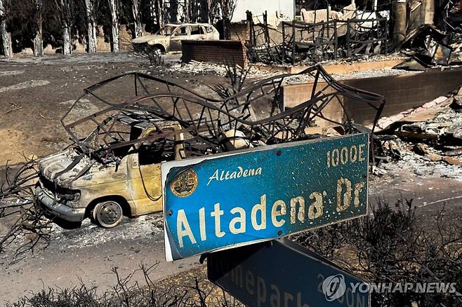 LA 산불로 불탄 자동차 [AFP 연합뉴스 자료사진. 재판매 및 DB 금지]