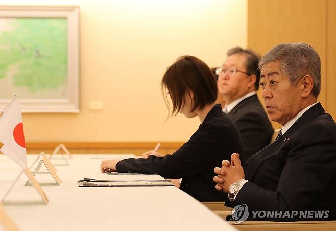한일 외교장관 회담서 발언하는 이와야 외무상 (도쿄=연합뉴스) 박상현 특파원 = 이와야 다케시 일본 외무상이 29일 일본 도쿄 외무성에서 열린 한일 외교장관 회담에서 모두 발언을 하고 있다. 2025.7.29 psh59@yna.co.kr
