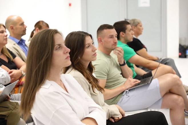 29일(현지 시각)  스플리트시 테크놀로지파크 직원들과 자문위원들이 최민호 세종시장의 특강에 귀를 기울이고 있다. 사진=세종시 제공.