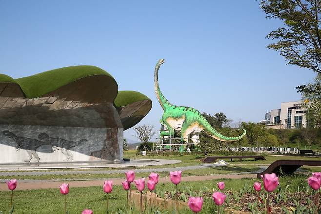 디노가든에 전시된 브라키오사우르스 조형물. /해남공룡박물관 제공