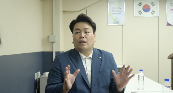 이시영 경남도의원은 "김해시가 체육관 확충·체계적 육성 시스템을 구축해 생활 스포츠 도시로 도약해야 한다"고 말했다.