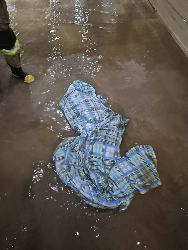 29일 밤 10시쯤 대구 달서구 성당동 한 병원에서 입원 중이던 환자가 복도에 불을 지르다 현장에서 경찰에 붙잡혔다. 사진은 현장 당일 불에 탄 병원 이불. /대구소방안전본부 제공