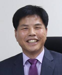 이상일 수필가·경영학 박사
