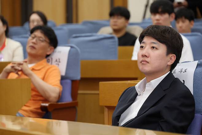 13일 서울 여의도 국회 의원회관에서 열린 개혁신당 최고위원 후보자 1차 토론회에 이준석 의원이 참석해 있다. (사진 = 연합뉴스)