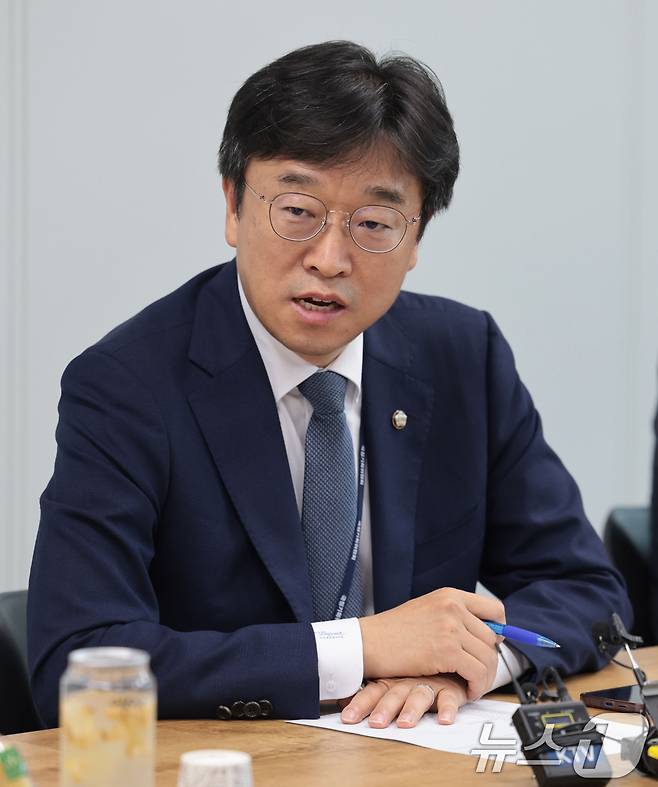 국정기획위원회 기획위원인 이용우 더불어민주당 의원이 이 18일 서울 종로구 정부서울청사 창성동 별관에서 열린 지난 정부 노동정책 희생 유족 간담회에서 모두발언을 하고 있다. (공동취재) 2025.7.18/뉴스1 ⓒ News1 김성진 기자