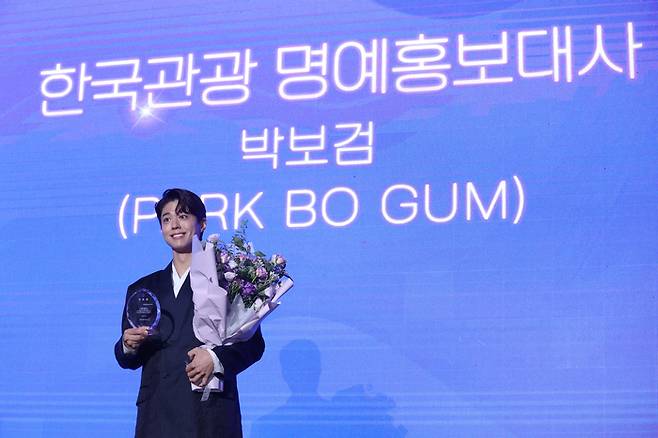 배우 박보검이 29일 서울 강남구 에스제이쿤스트할레에서 열린 ‘한국관광 명예홍보대사 위촉식’에 참석해 포즈를 취하고 있다. 사진 | 연합뉴스