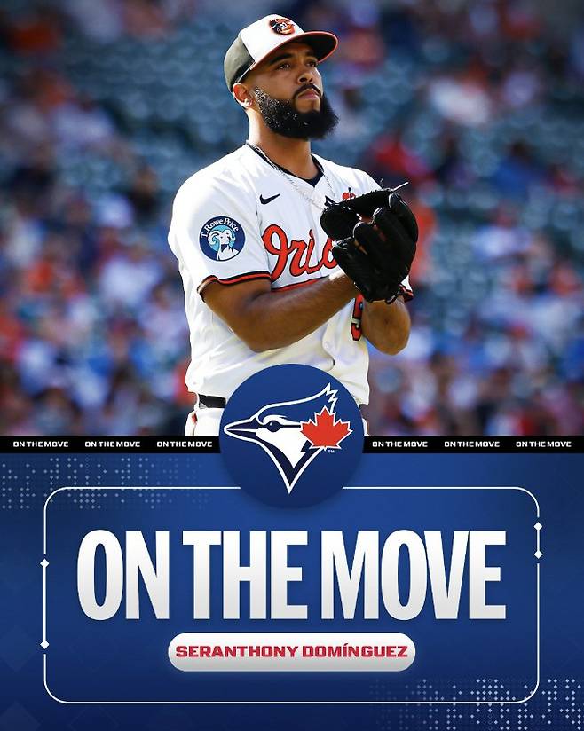 볼티모어 오리올스 우완 불펜 세란소니 도밍게스가 30일(한국시각) 캠든야즈에서 열린 토론토 블루제이스와의 더블헤더 1차전을 마치고 트레이드돼 더그아웃을 옮겨 토론토 유니폼으로 갈아입었다. 사진=메이저리그 공식 X 계정