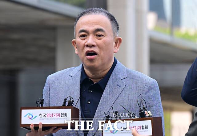 김건희 여사 연루 의혹을 수사하는 민중기 특별검사팀이 31일부터 이틀간 명태균 씨를 불러 조사한다. 윤석열 전 대통령 부부 공천 개입 의혹을 받는 명태균 씨가 지난 4월29일 오전 서울 서초구 서울고등검찰청에 출석해 조사에 앞서 입장을 밝히고 있다. /이새롬 기자