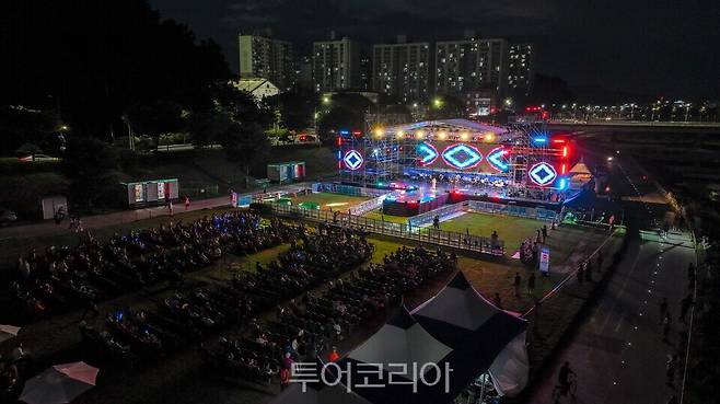 지난해 시원 축제장 주무대에서 열린_영주 서천 강변가요제/사진-영주시