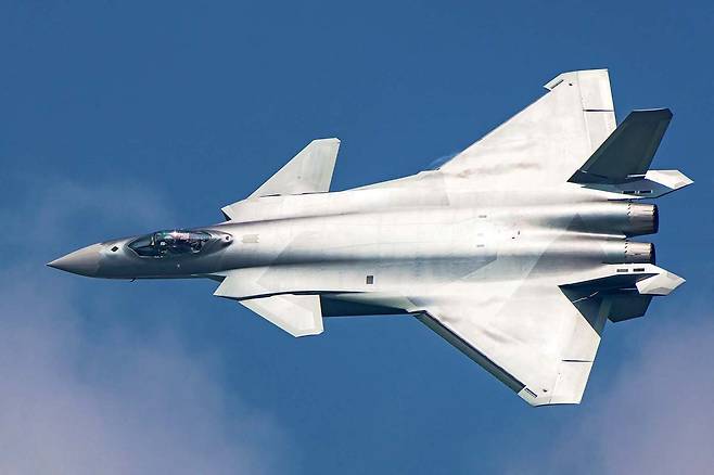 실전배치된 중국 인민해방군 5세대 스텔스 전투기 J-20. 방위사업청전략포럼 캡처