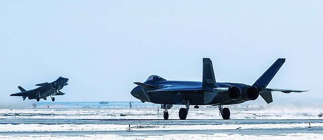 실전배치된 중국 인민해방군 5세대 스텔스 전투기 J-20. 방위사업청전략포럼 캡처