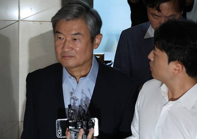 지난 29일 오전 조태용 전 국가정보원장이 직권남용 권리행사 방해 혐의 조사를 받기 위해 서울 서초구 순직해병 특검에 피의자 신분으로 출석하고 있다. 류우종 기자 wjryu@hani.co.kr