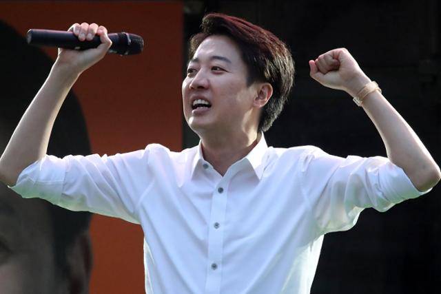 이준석 개혁신당 대선 후보가 지난달 2일 대구 수성구 수성못 상화동산에서 마지막 유세를 하고 있다. 경산=연합뉴스