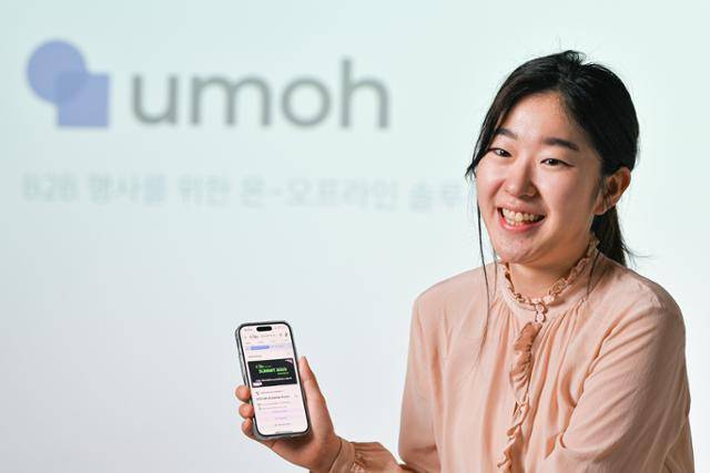 선민승 스플랩 대표가 서울 세종로 한국일보사에서 인터뷰를 하며 행사관리 소프트웨어 서비스 '우모'를 소개하고 있다. 남동균 인턴기자