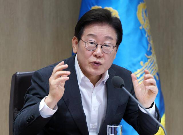 이재명 대통령이 지난 29일 서울 용산구 대통령실에서 열린 국무회의에서 산업재해 관련 발언을 하고 있다. 왕태석 선임기자