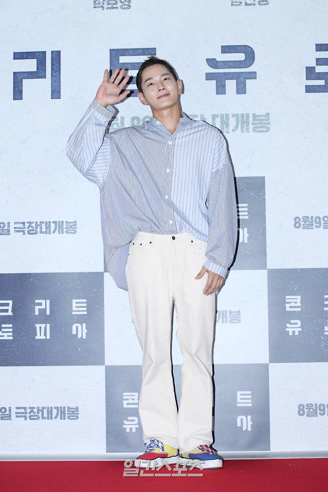 배우 온주완이 8일 오후 서울 송파구 롯데시네마 월드타워에서 열린 영화 '콘크리트 유토피아' VIP시사회에 참석해 포즈를 취하고 있다. '콘크리트 유토피아'는 대지진으로 폐허가 되어 버린 서울, 유일하게 남은 황궁 아파트로 생존자들이 모여들며 시작되는 이야기를 그린 재난 드라마로 내일 개봉. 서병수 기자 qudtn@edaily.co.kr /2023.08.08/