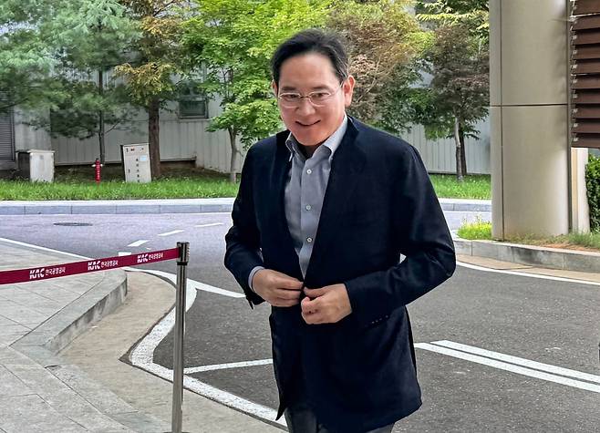 이재용 삼성전자 회장이 29일 서울 강서구 서울김포비즈니스항공센터(SGBAC)를 통해 워싱턴으로 출국하고 있다. 사진=연합뉴스