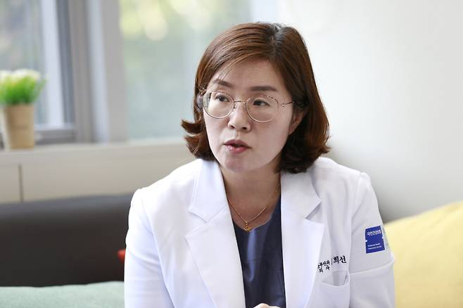 김희선 국민건강보험 일산병원 산부인과 교수는 24일 쿠키뉴스와 만나 고위험 산모·신생아의 신속한 병원 전원을 위한 국가 단위 전원 플랫폼 구축이 시급하다고 말했다. 국민건강보험 일산병원 제공
