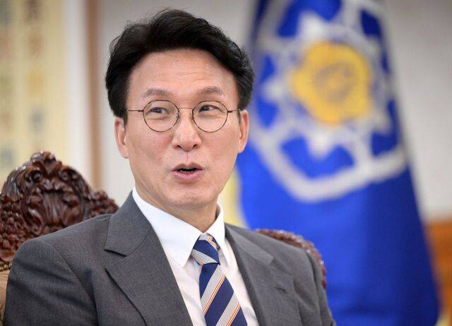 김민석 국무총리가 29일 정부서울청사에서 국민일보와 인터뷰를 하고 있다. 김 총리는 한·미 통상 협상에서 양국이 ‘윈윈’ 할 수 있다고 강조했다. 이한형 기자