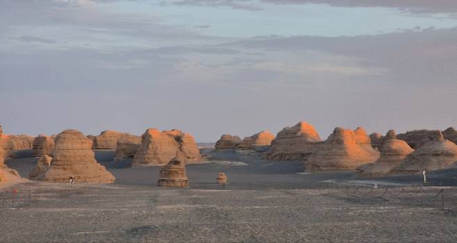 중국 간쑤성 둔황에 있는 야단지질공원. 유네스코세계지질공원으로 인증된 곳이다.