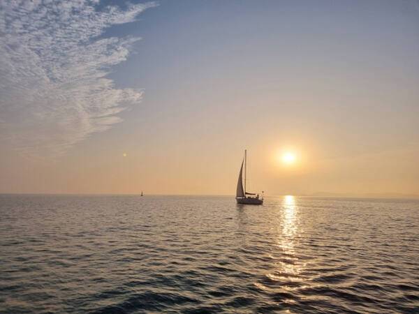 전곡항 앞바다와 요트. 화성특례시 제공