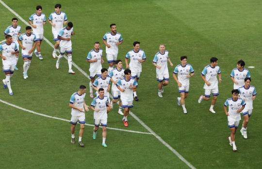 뉴캐슬 유나이티드전 앞두고 훈련하는 선수들. 사진[연합뉴스]