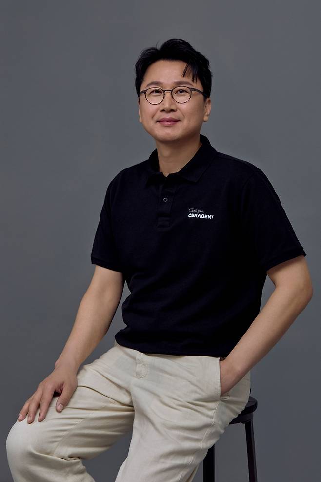 최근 건강습관 관련 책을 펴낸 이경수 세라젬 대표. 그는 “지금 습관이 10년 후 건강을 만든다. 후회하지 않으려면 지금 습관을 바꾸라”고 강조했다. <세라젬>