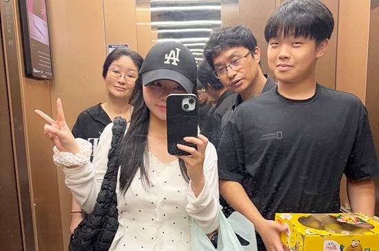 김현우 선수 가족 사진. 현우는 남원대회 마치고 올라가니 심장수술 받은 엄마가 잘했다면서 안아줬다고 했다. (사진=MK빌리어드뉴스 DB)