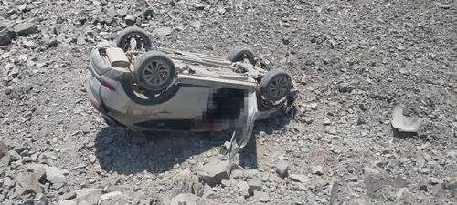 지난해 8월 경남 사천 채석장에서 발생한 발파로 전복된 사고 차량./경남소방본부/