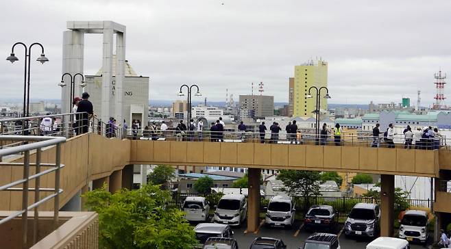 러시아 캄차카반도 인근 해역에서 규모 8.8 강진 발생으로 일본 일부 지역에 쓰나미 경보가 발령돼 주민들에게 대피령이 내려졌다. 사진은 30일 일본 홋카이도에 대피 경보가 발령된 후 대피 장소로 이동 중인 사람들의 모습. /사진=로이터