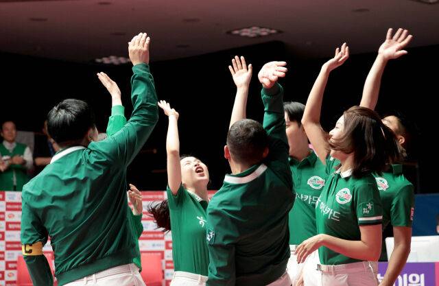 하나카드 승리 후 환호./PBA