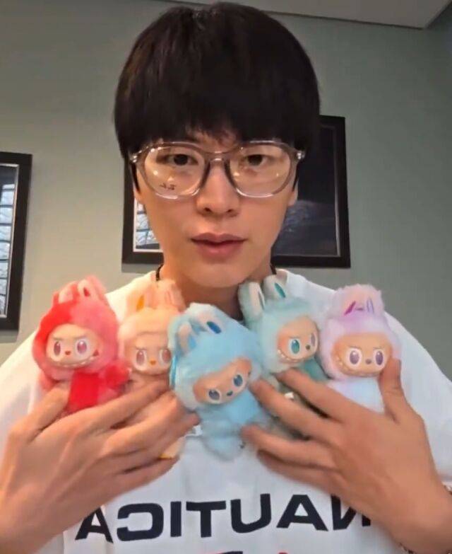 가수 겸 배우 육성재/프롬