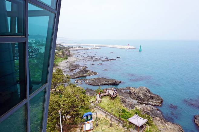 주상절리 파도소리길 전망대에서 내려다본 경주 바다. 경주시 제공