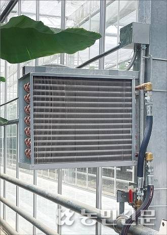 신안군 도초면 4㏊(1만2000평) 규모의 임대형 스마트팜 바나나 생산단지에 설치된 냉방시설.