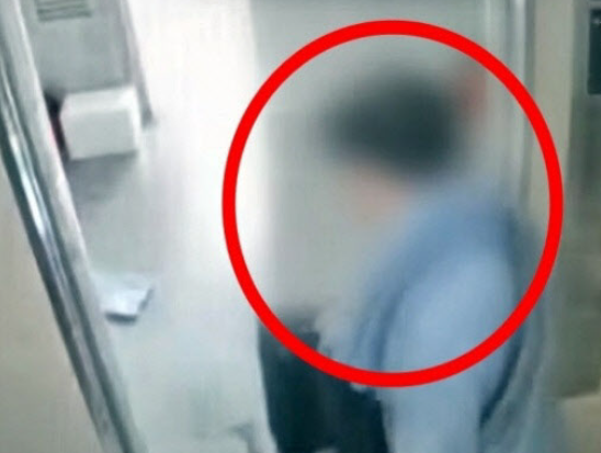 인천시 연수구 송도동 아파트에서 사제 총기를 발사해 아들을 살해한 혐의를 받는 60대 남성, YTN