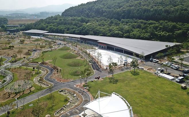 &nbsp;올 가을 개장을 앞두고 막바지 공사가 한창 진행 중인 '경주 라원' 전경 ⓒ경주시
