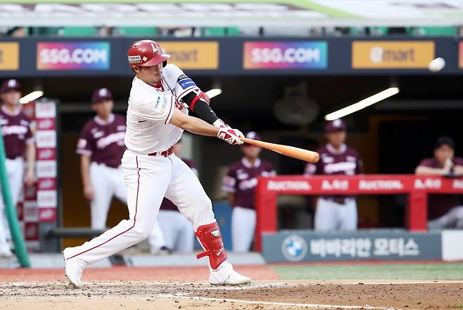 SSG 포수 이지영은 29일 인천 키움과 원정경기에서 8번타자 포수로 선발출전했다. 결승포를 포함해 멀티히트와 4타점으로 활약하며 3연승을 견인했다. 사진제공｜SSG 랜더스