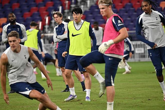 ▲ 프랭크 감독의 인터뷰에 영국 언론 '이브닝 스탠다드'는 "손흥민을 둘러싼 이적 소문이 상당함에도 프랭크 감독은 그가 떠날 수 있다는 징후를 보여주지 않았다"고 해석했다. ⓒ 연합뉴스/EPA