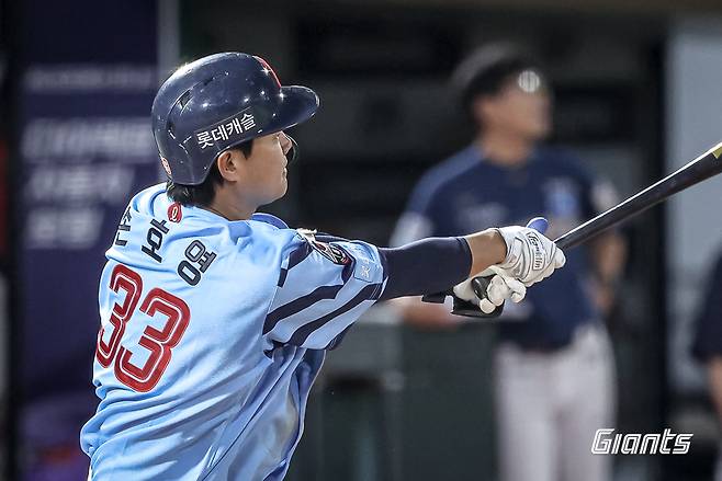 롯데 자이언츠 손호영이 29일 부산 사직야구장에서 열린 2025 신한 SOL Bank KBO리그 NC 다이노스와 홈경기에 3번타자 겸 3루수로 선발 출전해 3타수 2안타(1홈런) 3타점 2득점 1볼넷으로 맹활약했다. 롯데 자이언츠